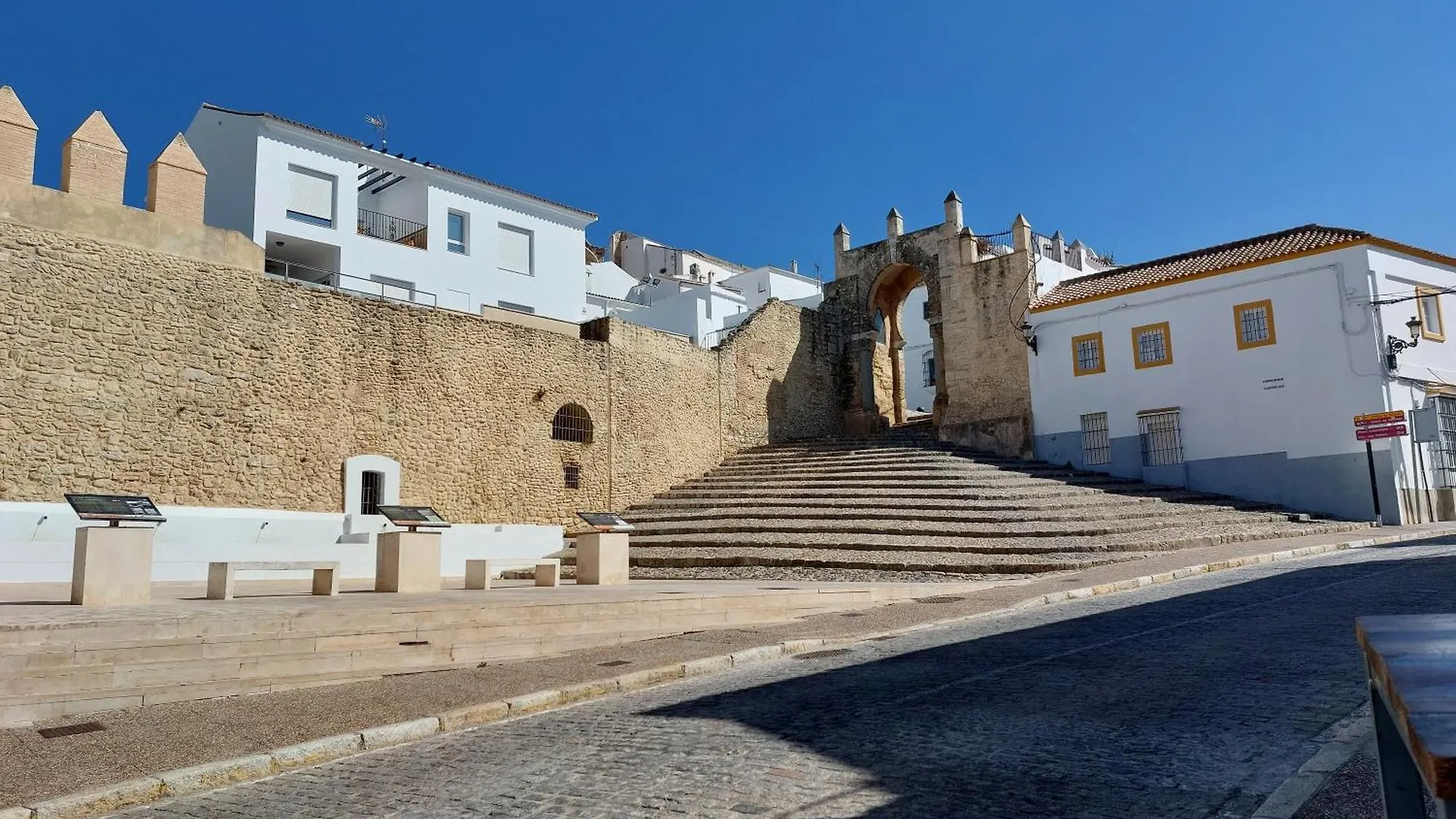 Medina Sidonia, Luxury Historic Modern Townhouse, Swimming Pool, Terraces, Sea View. Apartment  Medina-Sidonia
