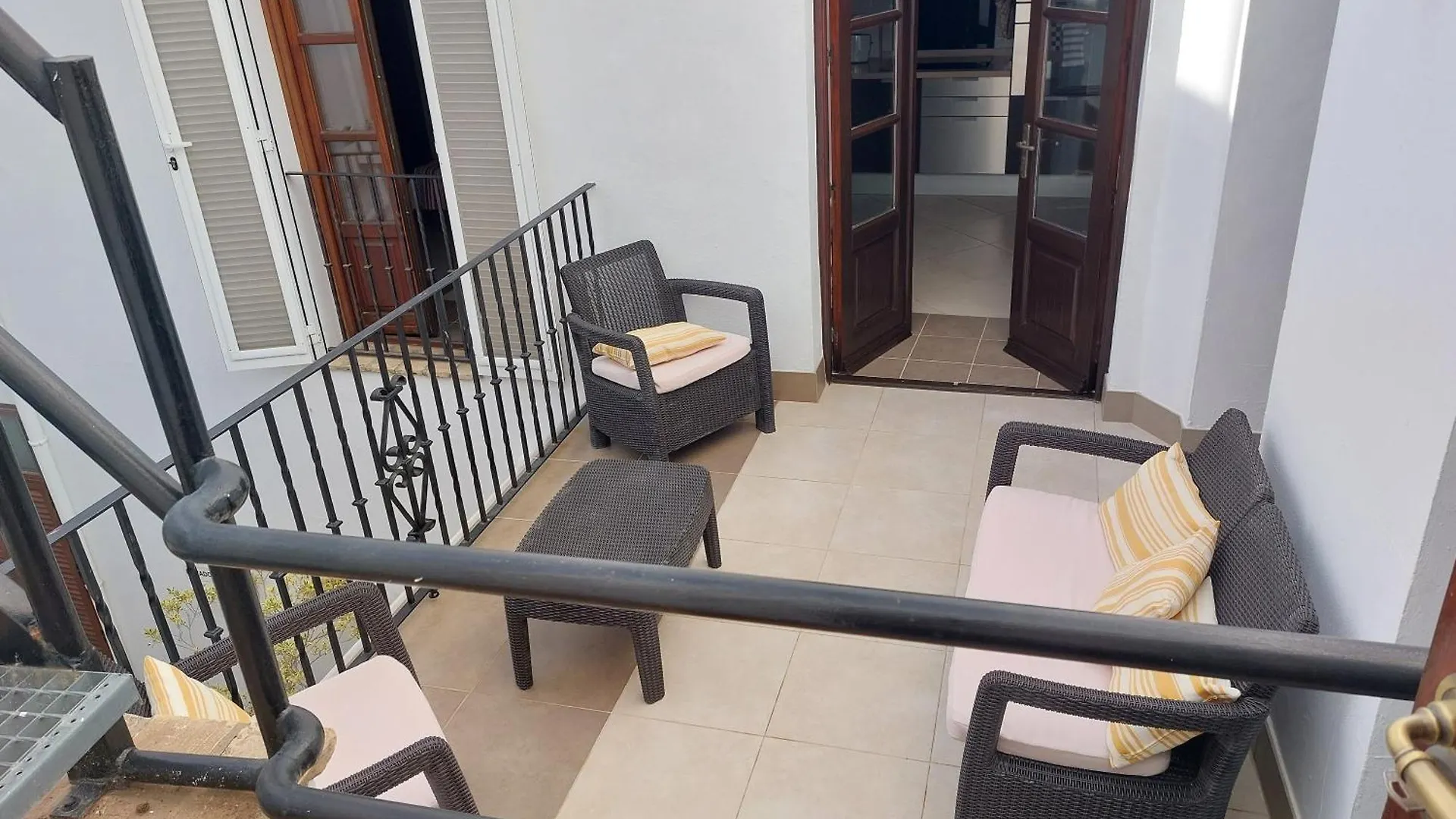 Medina Sidonia, Luxury Historic Modern Townhouse, Swimming Pool, Terraces, Sea View. Apartment  Medina-Sidonia