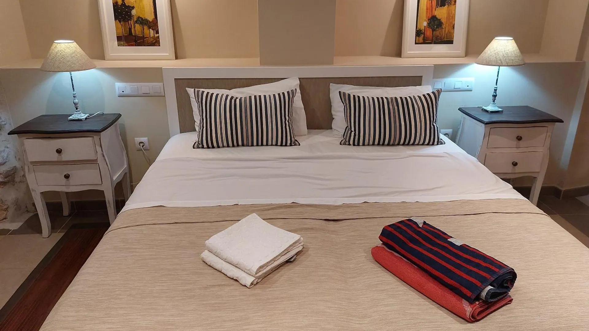 Medina Sidonia, Luxury Historic Modern Townhouse, Swimming Pool, Terraces, Sea View. Apartment